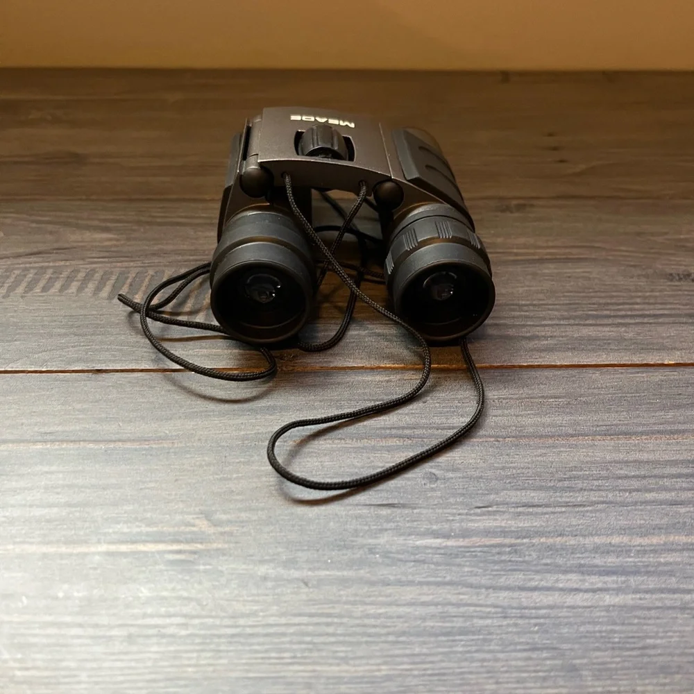Black and Gray Binoculars